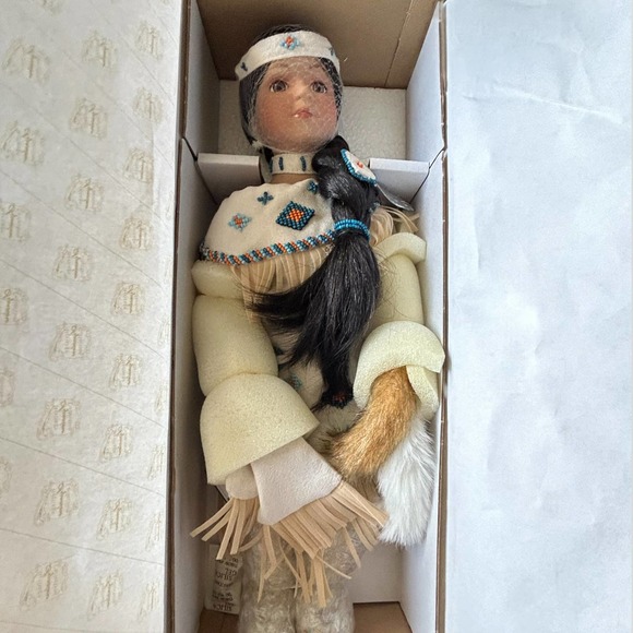 Chenoa Indian Doll Heritage Signature‎ Collection Native American Porcelain Doll - Picture 1 of 7